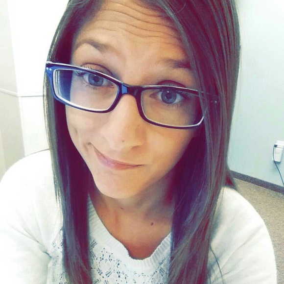 Profile Picture of Michelle Bierward (@meesh1987) on Poshmark