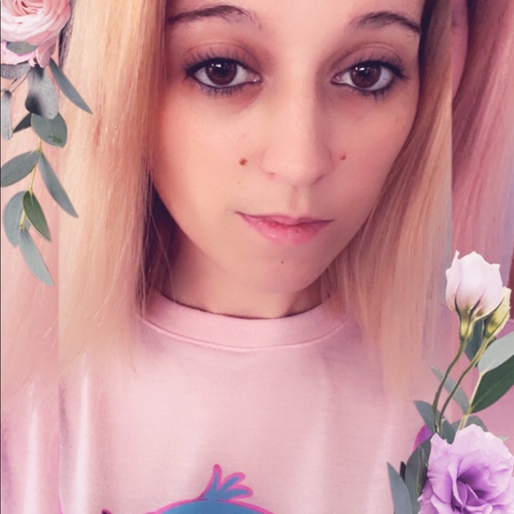 Profile Picture of Kristen Nicklow (@kristennicklow) on Poshmark