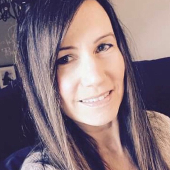 Profile Picture of Shelly Ann (@bummshel) on Poshmark