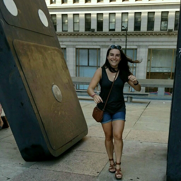 Profile Picture of Annie Sniffen (@anniesniffen) on Poshmark