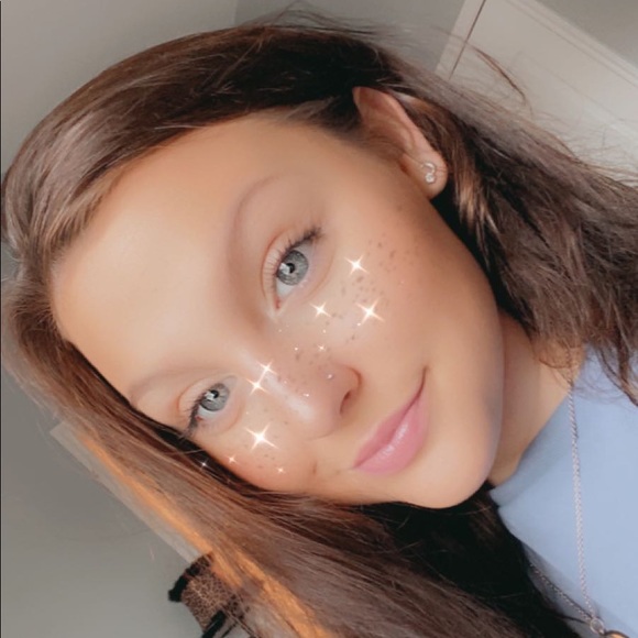 Profile Picture of Abby Drounette (@abbsdro) on Poshmark