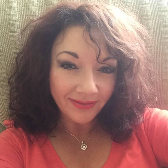 Profile Picture of Mechelle Landrum (@mechelleclark) on Poshmark