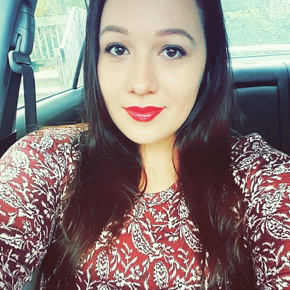 Profile Picture of Deidre Fetherolf (@deedleee) on Poshmark