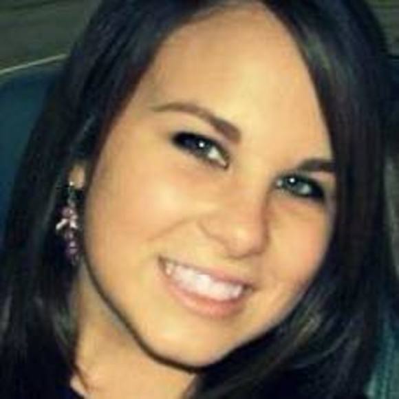 Profile Picture of Paige Bates (@pbates123) on Poshmark
