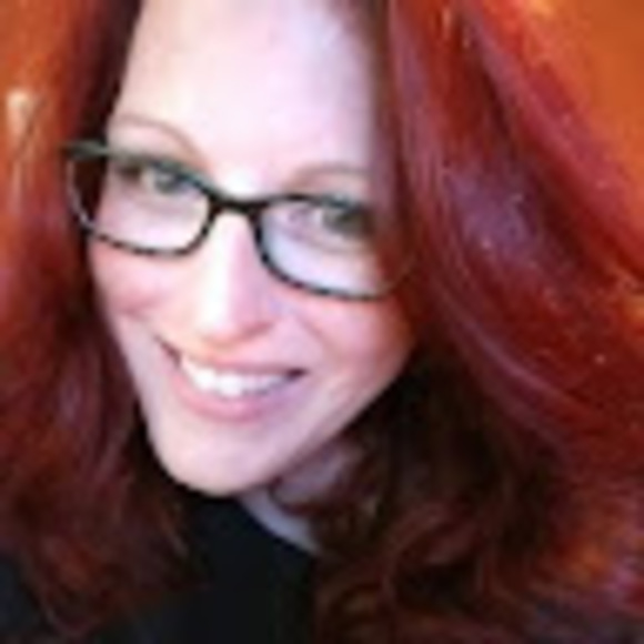 Profile Picture of Laura Kempen (@kemplm19) on Poshmark