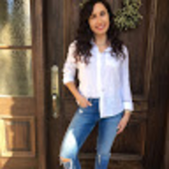 Profile Picture of Julia Kagan (@juliakagan28) on Poshmark