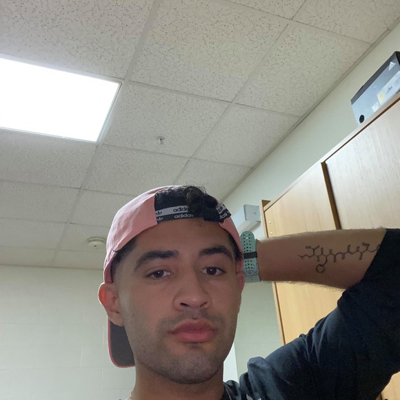 Profile Picture of Kevin Arredondo (@kevs17) on Poshmark