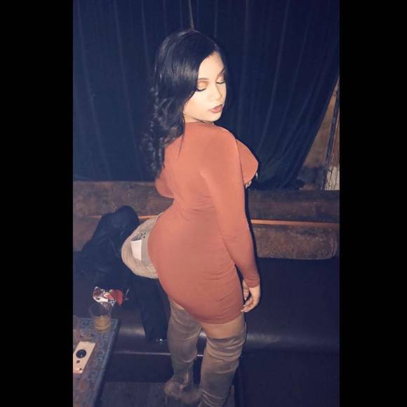 Profile Picture of Jennifer Portes (@jenniferportes) on Poshmark