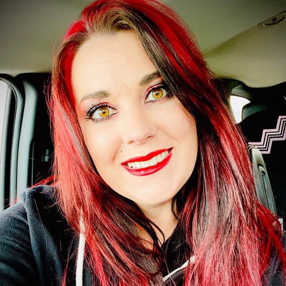 Profile Picture of Elizabeth Sharp (@ettta5) on Poshmark