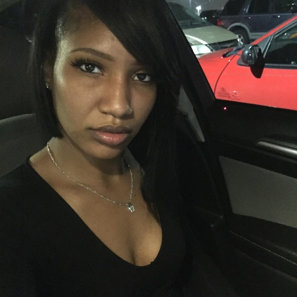 Profile Picture of Shontae Edwards (@shontaeedwards) on Poshmark