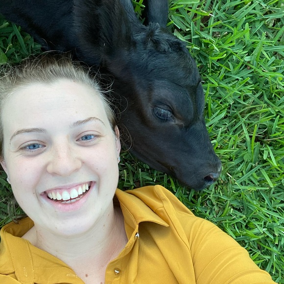 Profile Picture of Lara Owers (@laraowers) on Poshmark