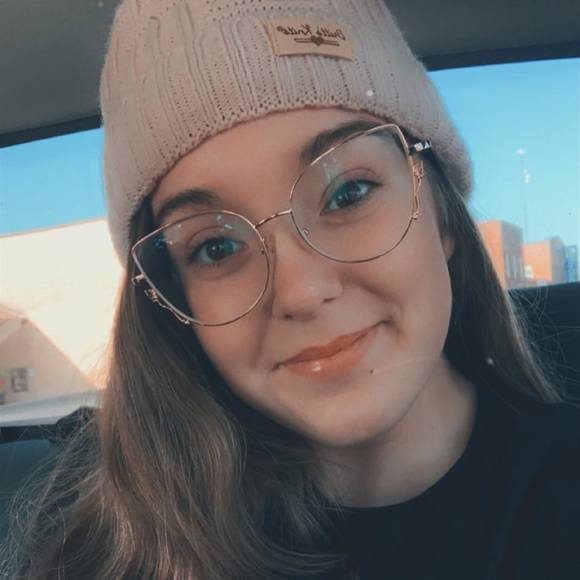 Profile Picture of Brianne Otto (@briannenic98) on Poshmark