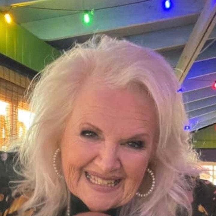 Profile Picture of RObin (@skinnycomesinallsizes) on Tiktok