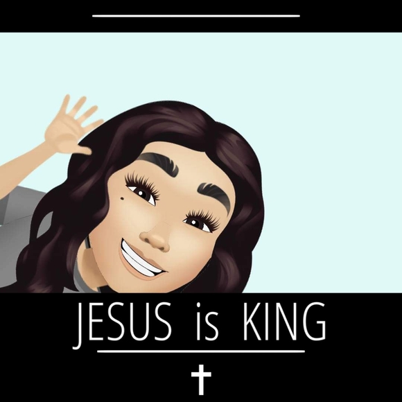 Profile Picture of Linda Bachelier (@zoenme) on Poshmark