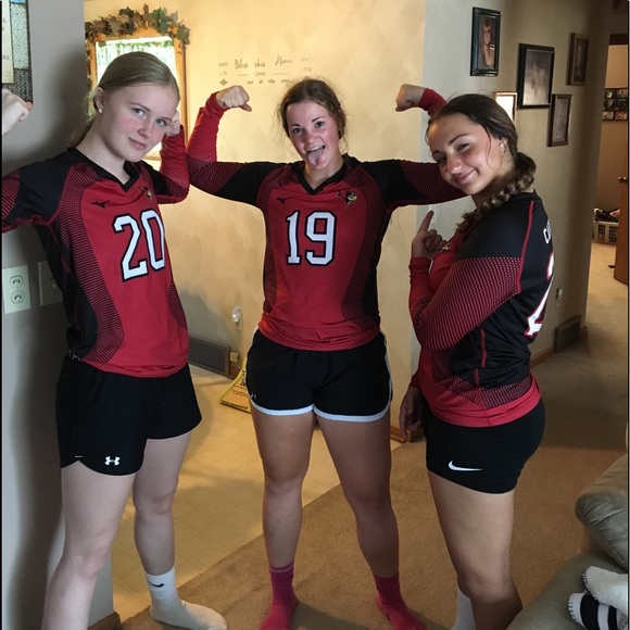 Profile Picture of Kayla Nordhues (@ksn2001) on Poshmark