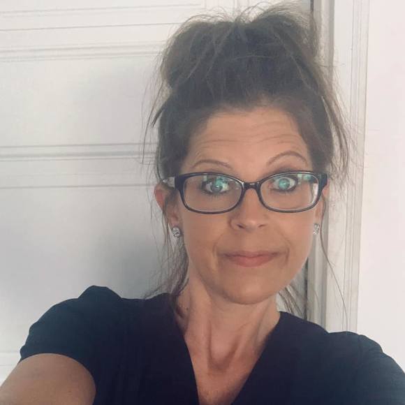 Profile Picture of Lori Bartholomew mueller (@lorimueller1) on Poshmark