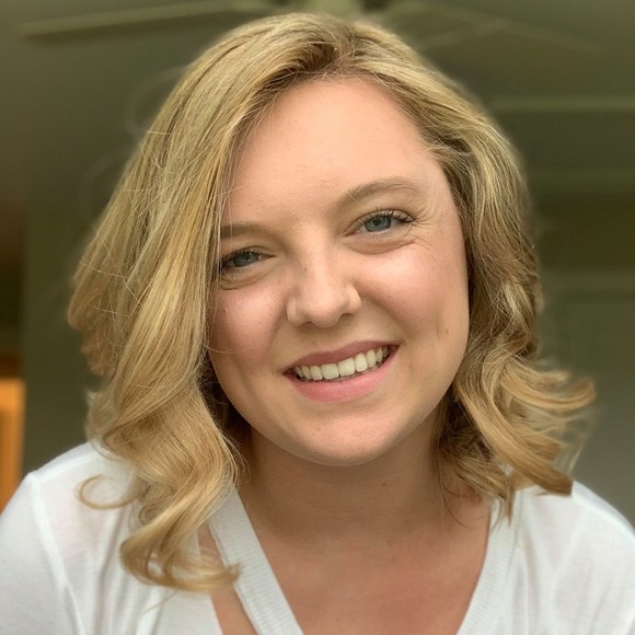 Profile Picture of Allie Bujak (@bujak1996) on Poshmark