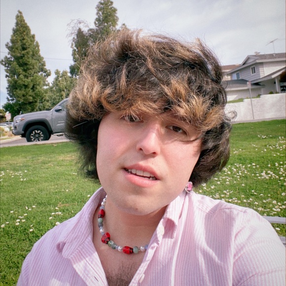 Profile Picture of Michael Apalategui (@appletegui) on Poshmark