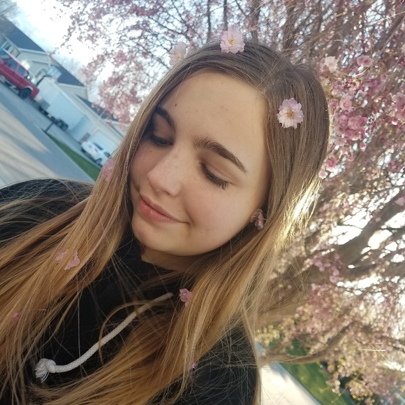 Profile Picture of Jordan Whiting (@4x4james40) on Poshmark