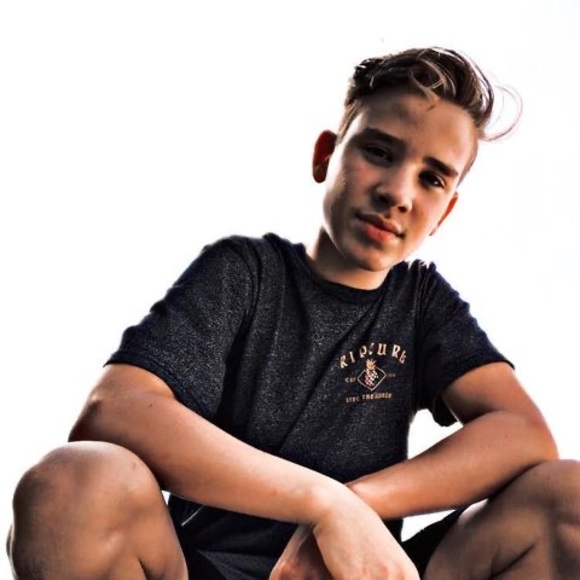 Profile Picture of Nathan Roy (@nathanroy149) on Poshmark