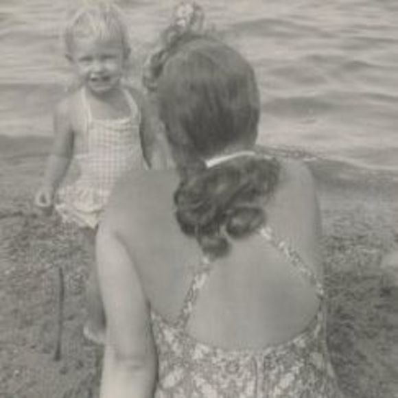 Profile Picture of Janet Olmstead (@im1daful13) on Poshmark