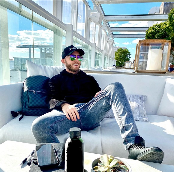 Nicolò Bates - Poshmark Profile Picture of Nicolò Bates (@nicolobates) on Poshmark