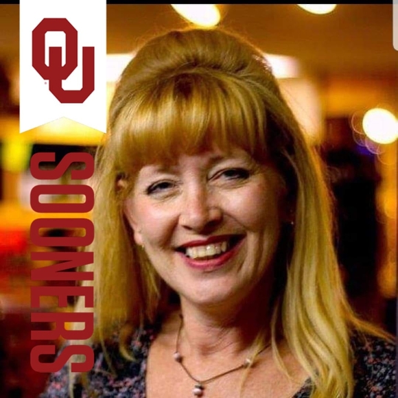 Profile Picture of Kelli England highley (@kelli357) on Poshmark