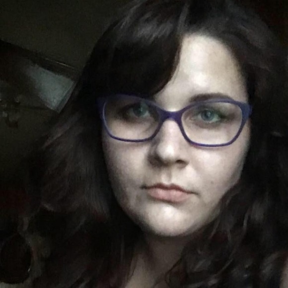 Profile Picture of Kelly Lenart (@kellymlenart) on Poshmark