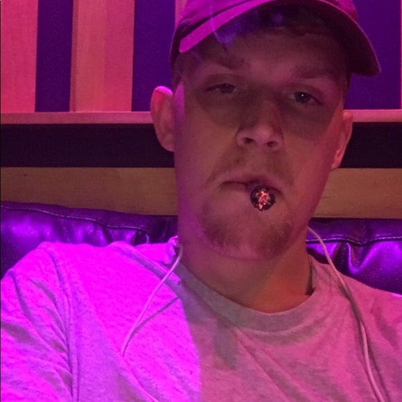 Profile Picture of Alex Witt (@ap87shots) on Poshmark