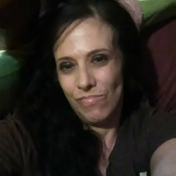 Profile Picture of Lori Hudgens (@loroticacatchem) on Poshmark