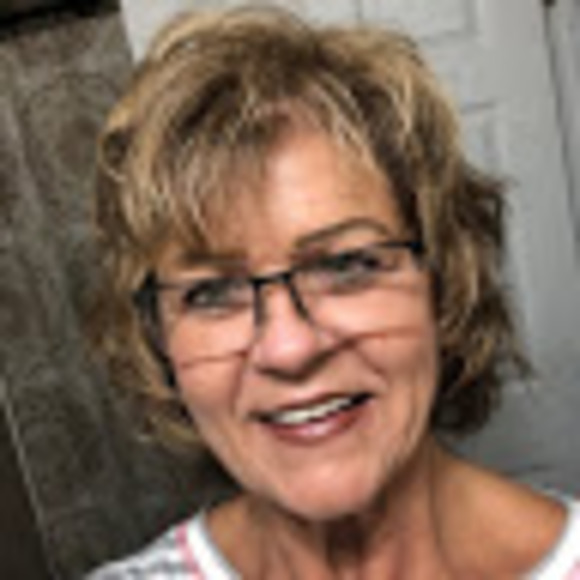 Profile Picture of R Davis (@rdavis430) on Poshmark