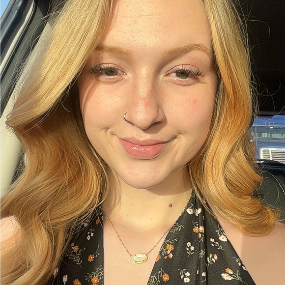 Profile Picture of Morgan Kindel (@morgan_kindel) on Poshmark