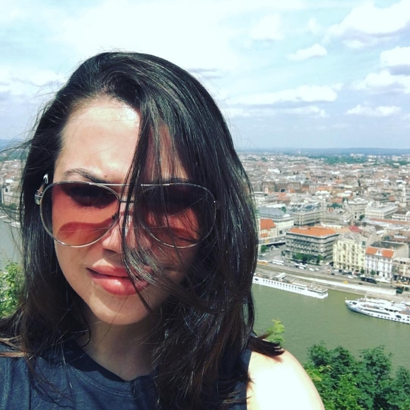 Profile Picture of Carrie Cuno (@carrie6122) on Poshmark