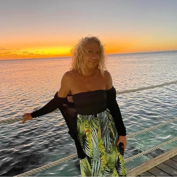 Profile Picture of Sara Belstadt (@sarbare436) on Poshmark