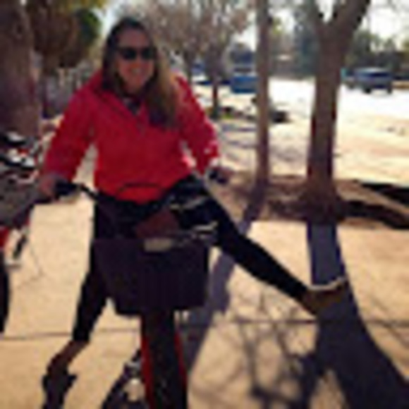 Profile Picture of Emily Maters (@mle_taters) on Poshmark