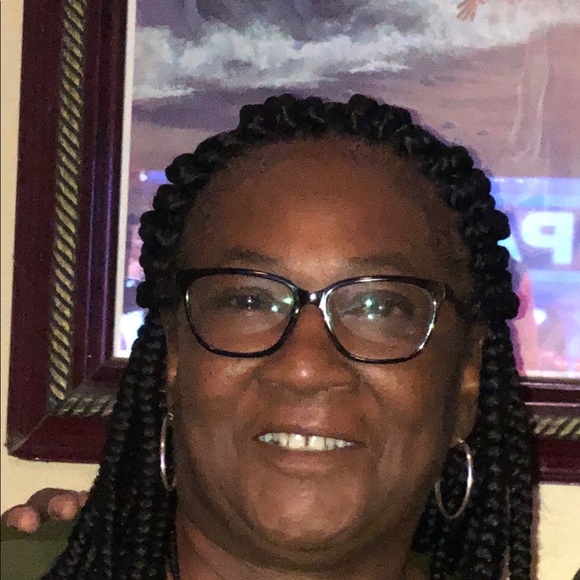 Profile Picture of Essie Walker (@essie59) on Poshmark