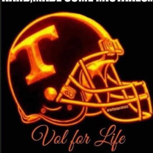 Profile Picture of Kristi Keller (@kristikeller887) on Poshmark