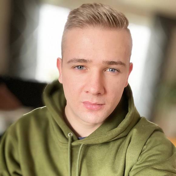Profile Picture of Julian Michaelis (@julner) on Poshmark