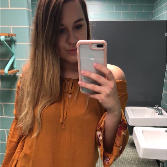 Profile Picture of Jacquelyn Williams (@tellingmystory) on Poshmark