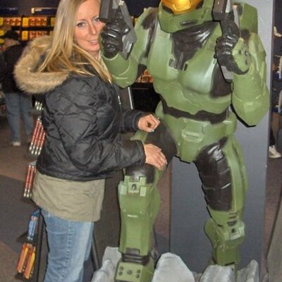 Profile Picture of Heather Keating (@heatherleesting) on Twitter