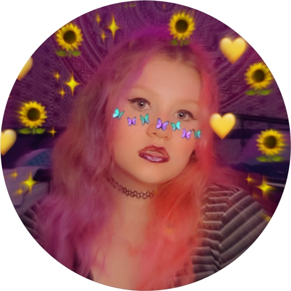Profile Picture of Kaylee Recore (@lunar2005) on Poshmark