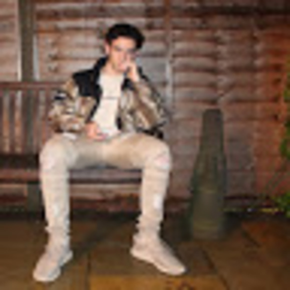 Profile Picture of Daniel Bower (@bowerboy2000) on Poshmark