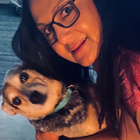 Profile Picture of Cynthia Nittinger (@ninneys3ofthem) on Poshmark