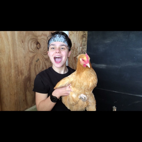 Profile Picture of Kelina Kessner (@kelina_renee) on Poshmark