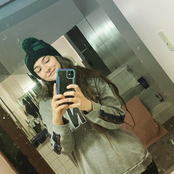 Profile Picture of Shelby Iddings (@shebe01) on Poshmark