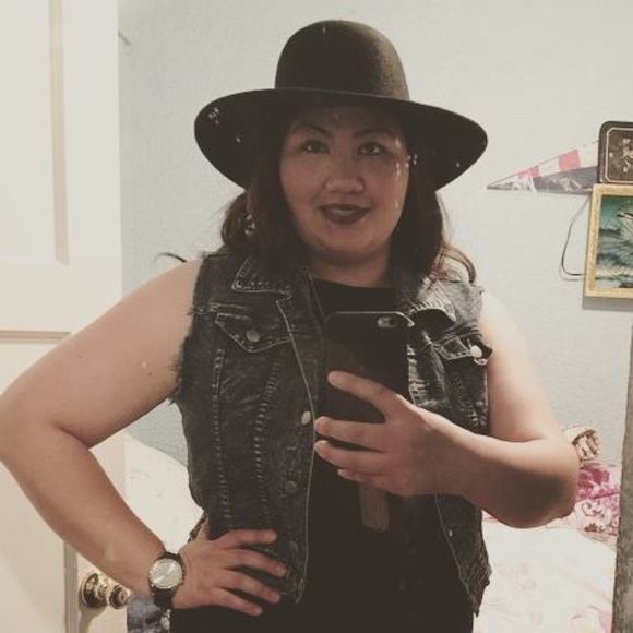 Profile Picture of Gabriela Suarez (@gabsuarez) on Poshmark