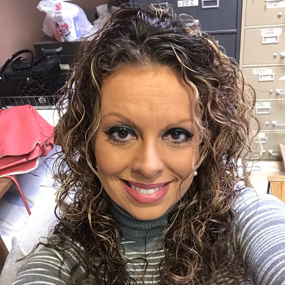 Profile Picture of Crystal Allen (@crystalgmallen) on Poshmark