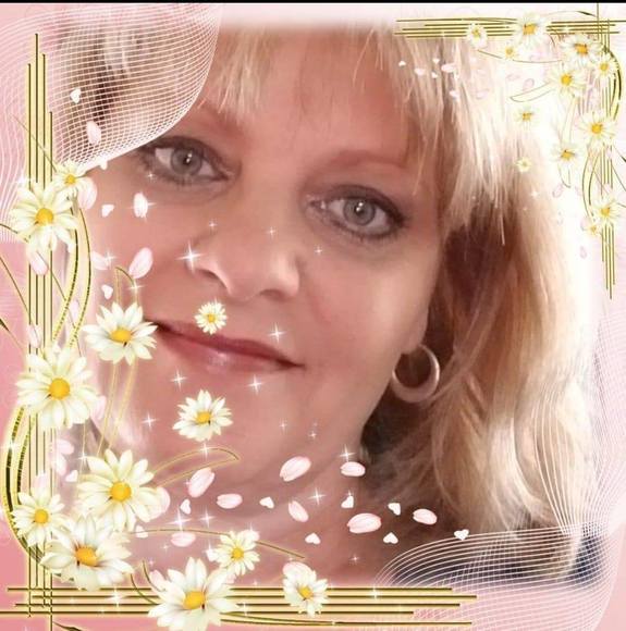 Profile Picture of Sharon Cook (@sharonc1995) on Poshmark