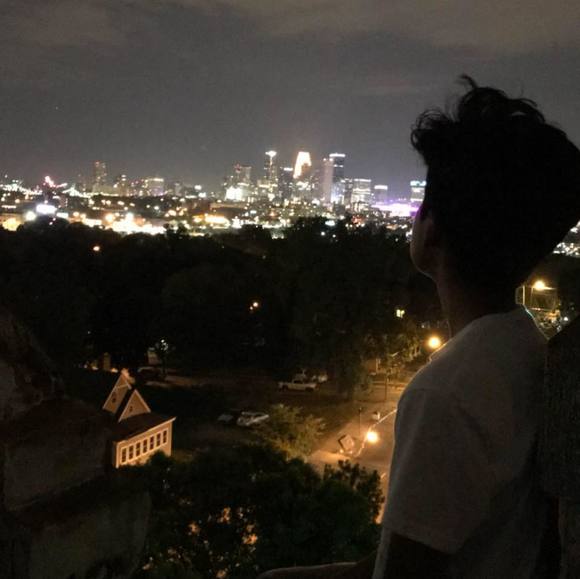 Profile Picture of Andrew Arce (@andreeeeeeeew25) on Poshmark