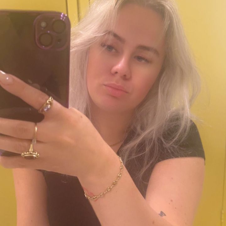 Profile Picture of Julia (@juliastra) on Tiktok